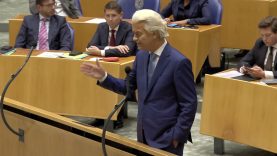 Zwakke VVD-fractievoorzitter loopt aan de leiband van D66