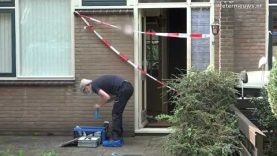 Politie doet onderzoek bij woning in Meppel