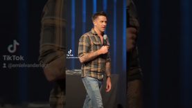 Ouders spotten in het publiek. #cabaret #comedy #standupcomedy #theater